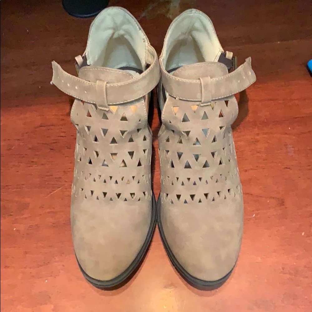 Girls youth tan booties